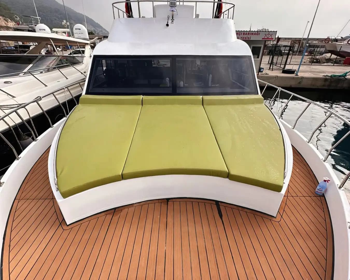 Antalya'da Özel Yapım Günübirlik veya Saatlik 19 Metre Motoryat 9