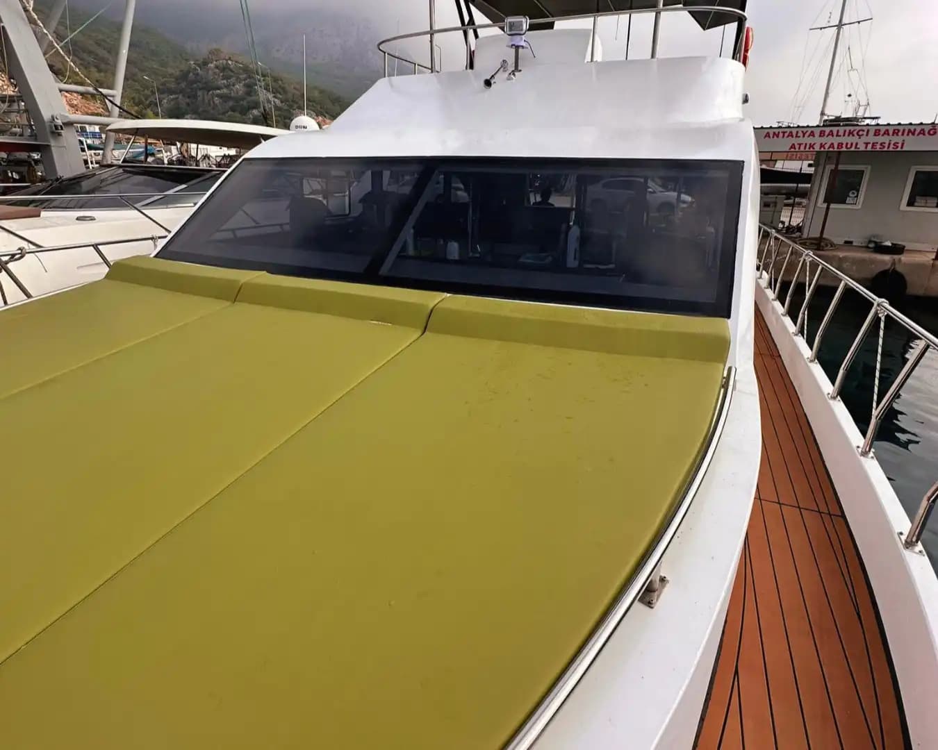 Antalya'da Özel Yapım Günübirlik veya Saatlik 19 Metre Motoryat 8