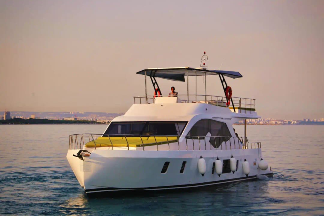 Antalya'da Özel Yapım Günübirlik veya Saatlik 19 Metre Motoryat