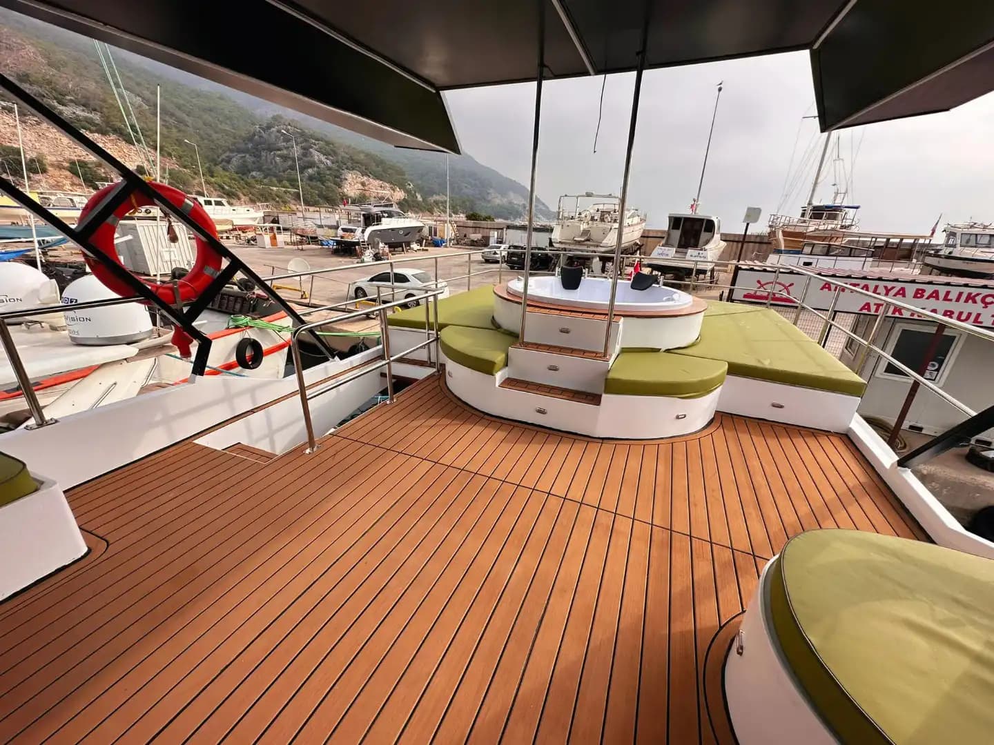 Antalya'da Özel Yapım Günübirlik veya Saatlik 19 Metre Motoryat 11