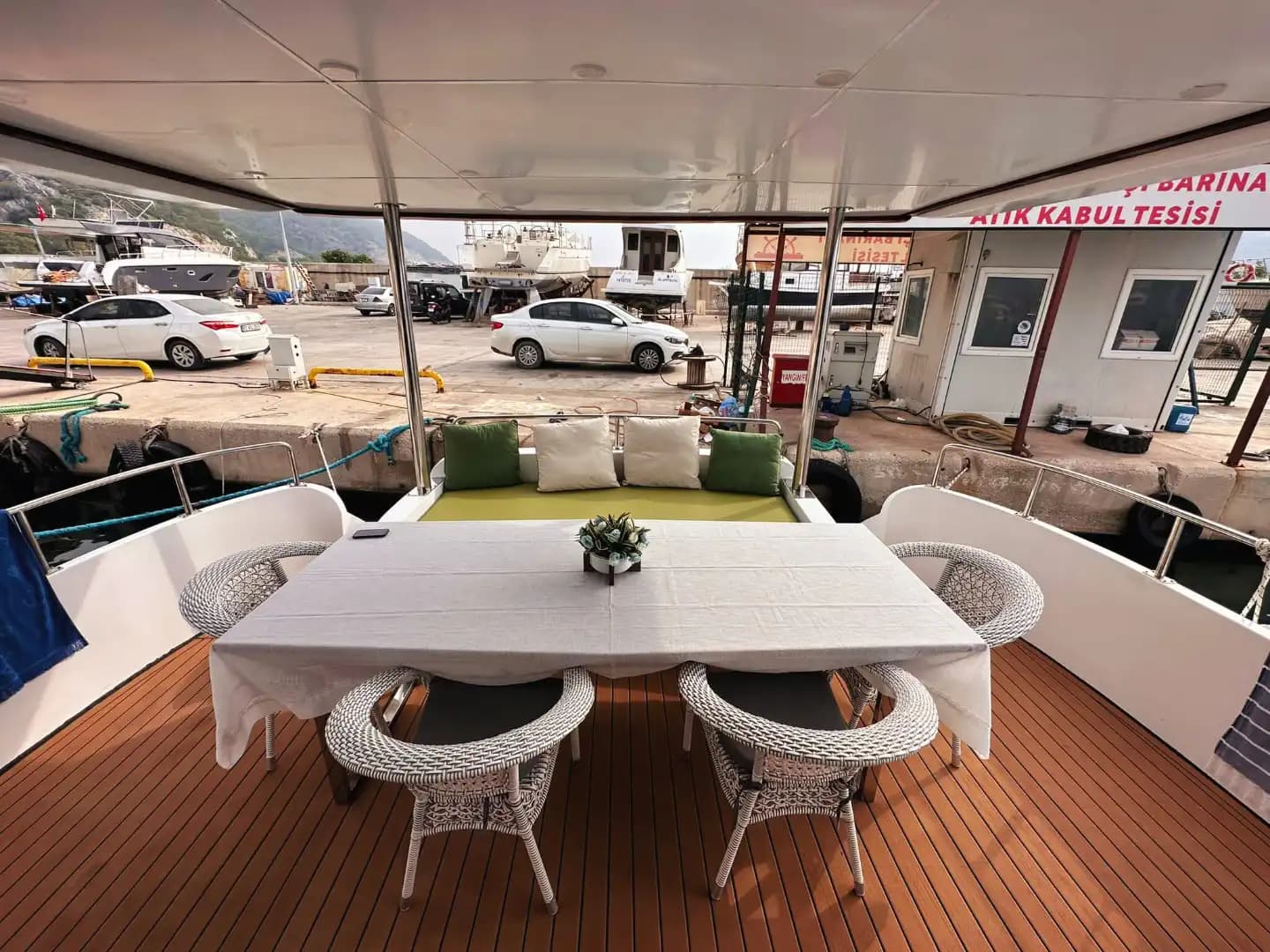 Antalya'da Özel Yapım Günübirlik veya Saatlik 19 Metre Motoryat 16