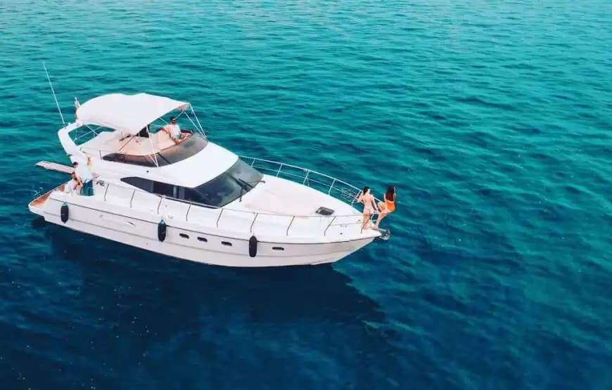 Antalya’da Azimut Konforu ile Gezi ve Yüzmeye Uygun Lüks Tekne Deneyimi 2