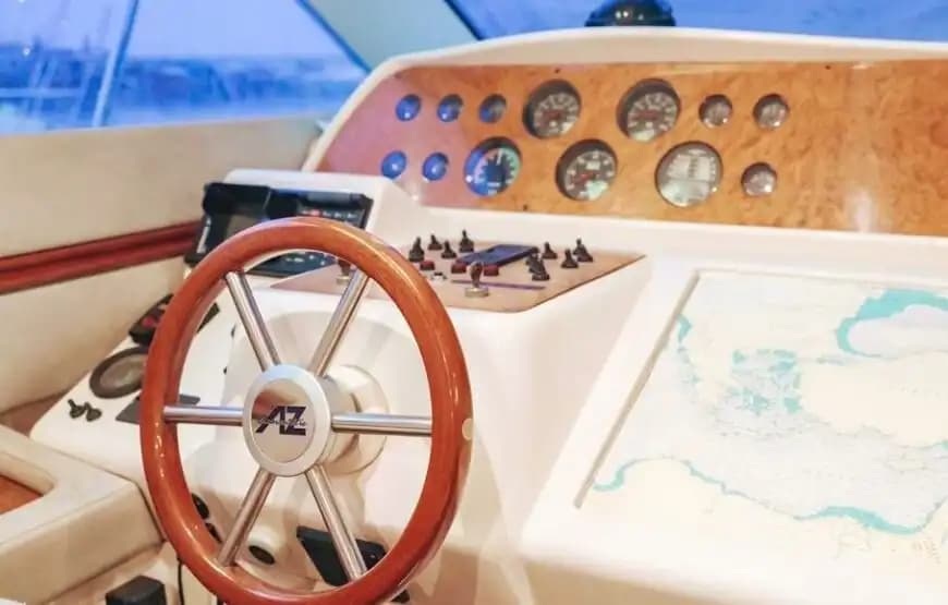 Antalya’da Azimut Konforu ile Gezi ve Yüzmeye Uygun Lüks Tekne Deneyimi 6