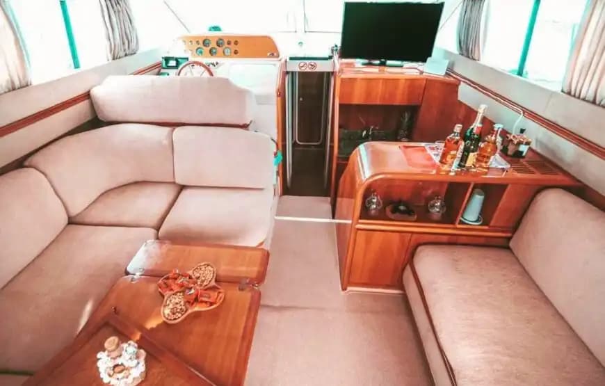 Antalya’da Azimut Konforu ile Gezi ve Yüzmeye Uygun Lüks Tekne Deneyimi 5