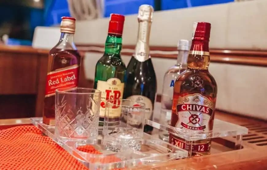 Antalya’da Azimut Konforu ile Gezi ve Yüzmeye Uygun Lüks Tekne Deneyimi 8