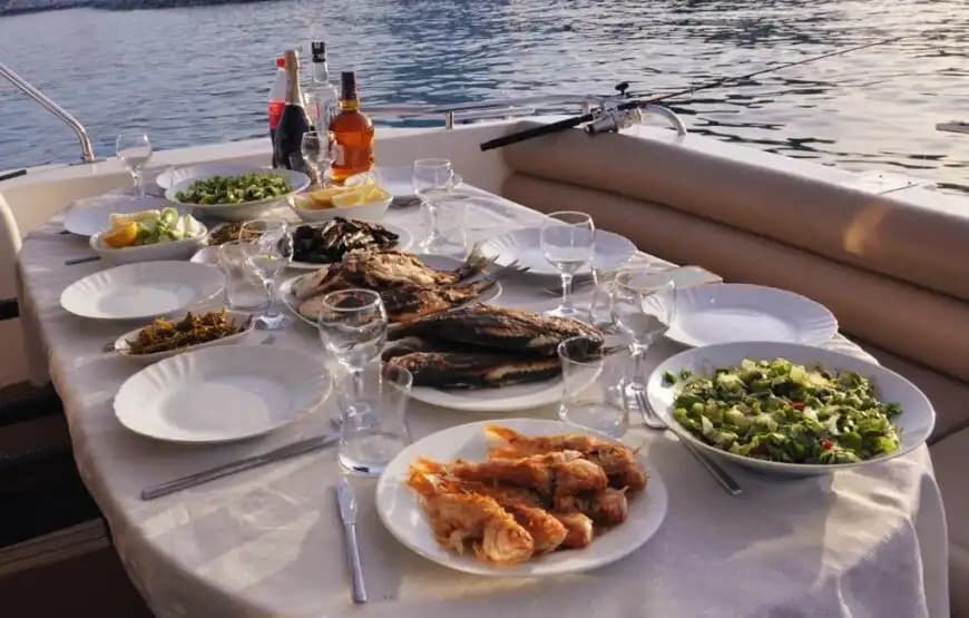 Antalya'da Princess Motoryat ile 17 Metrelik Lüks Gezi: 3 Kabinli Unutulmaz Deneyim 6