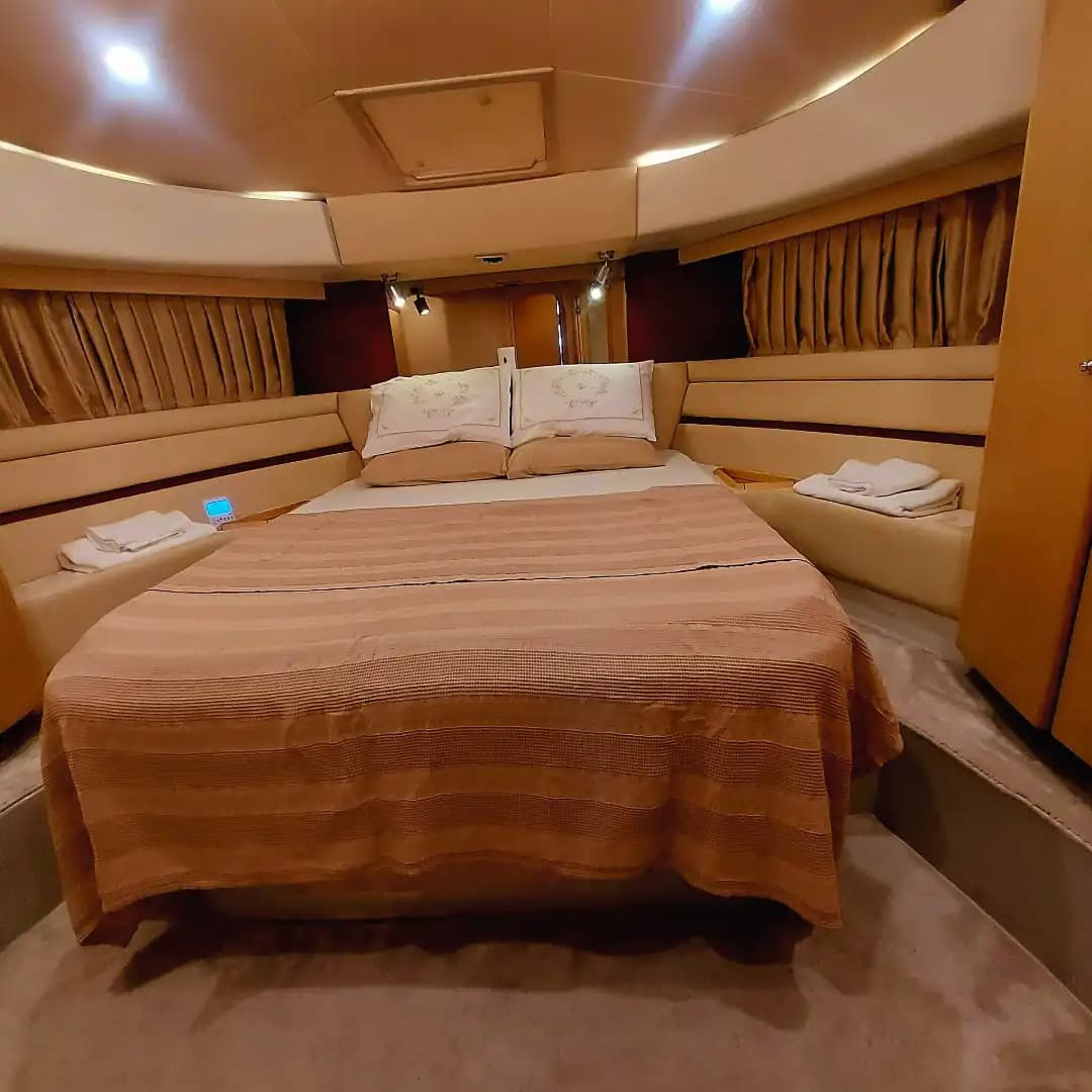 Antalya Ferretti Marka 21 Metre Lüks Motoryat ile Konforlu Eşsiz Deneyim 21