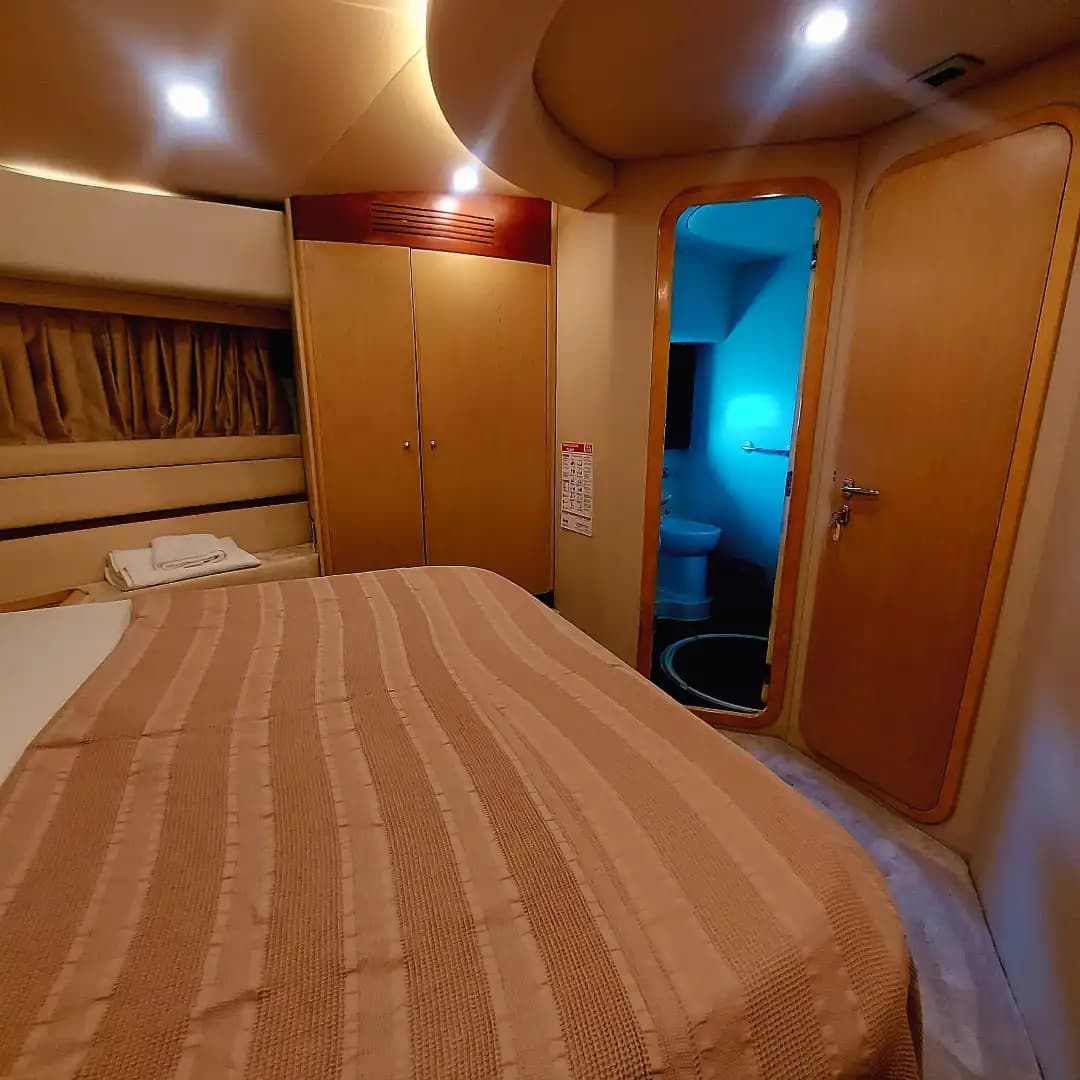 Antalya Ferretti Marka 21 Metre Lüks Motoryat ile Konforlu Eşsiz Deneyim 26
