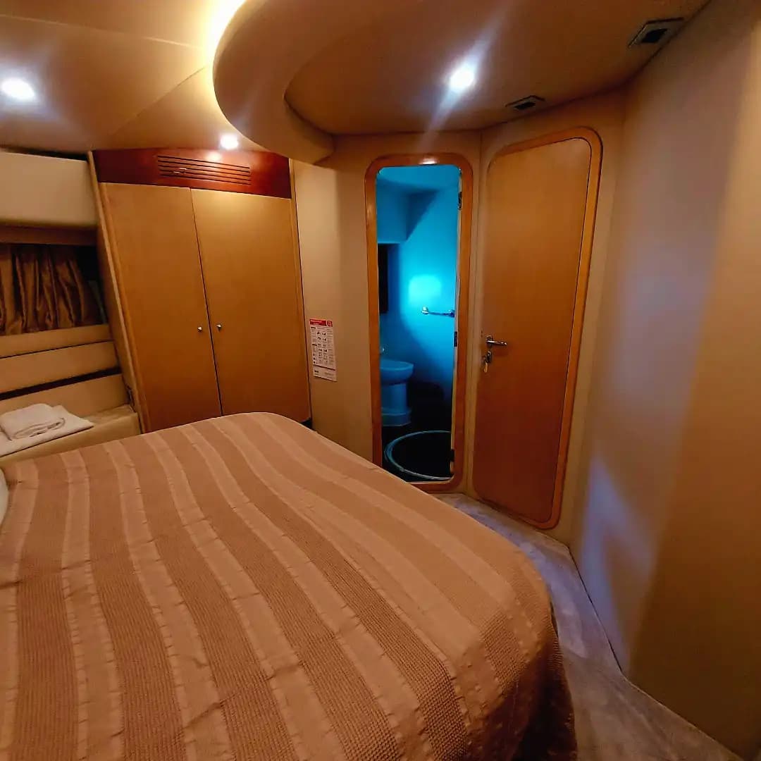 Antalya Ferretti Marka 21 Metre Lüks Motoryat ile Konforlu Eşsiz Deneyim 27