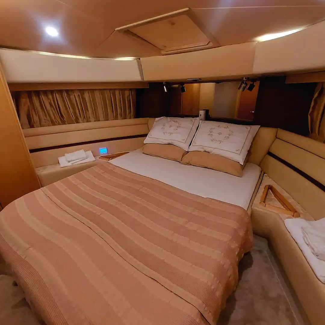 Antalya Ferretti Marka 21 Metre Lüks Motoryat ile Konforlu Eşsiz Deneyim 23