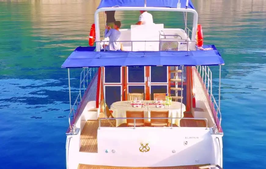 Antalya’da Özel Yapım Motoryat ile Konforlu Gezi ve Yüzme Turları