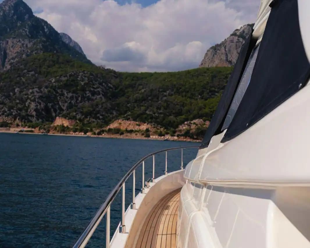 Antalya'da Ferretti 25 Metre Lüks Yat ile Özel Organizasyonlar ve Mavi Yolculuk 15