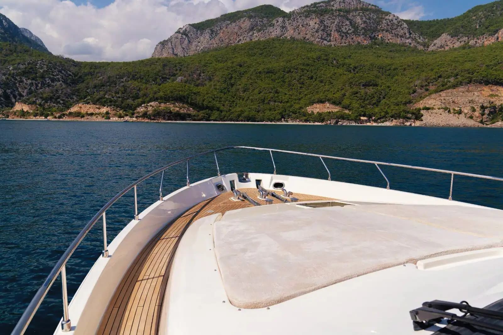 Antalya'da Ferretti 25 Metre Lüks Yat ile Özel Organizasyonlar ve Mavi Yolculuk 13