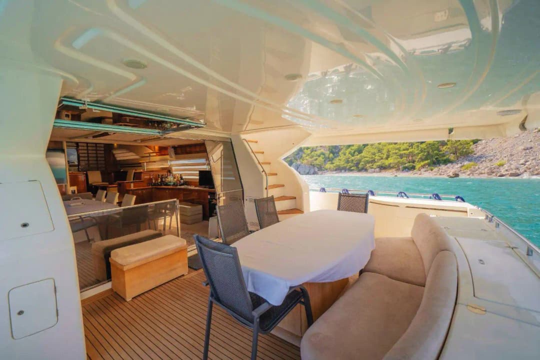 Antalya'da Ferretti 25 Metre Lüks Yat ile Özel Organizasyonlar ve Mavi Yolculuk