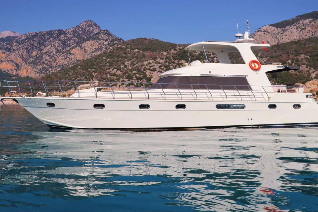 Antalya'da 2 Kabinli Özel Yapım Motoryat : 19,5 Metre Lüks Tekne Kiralama