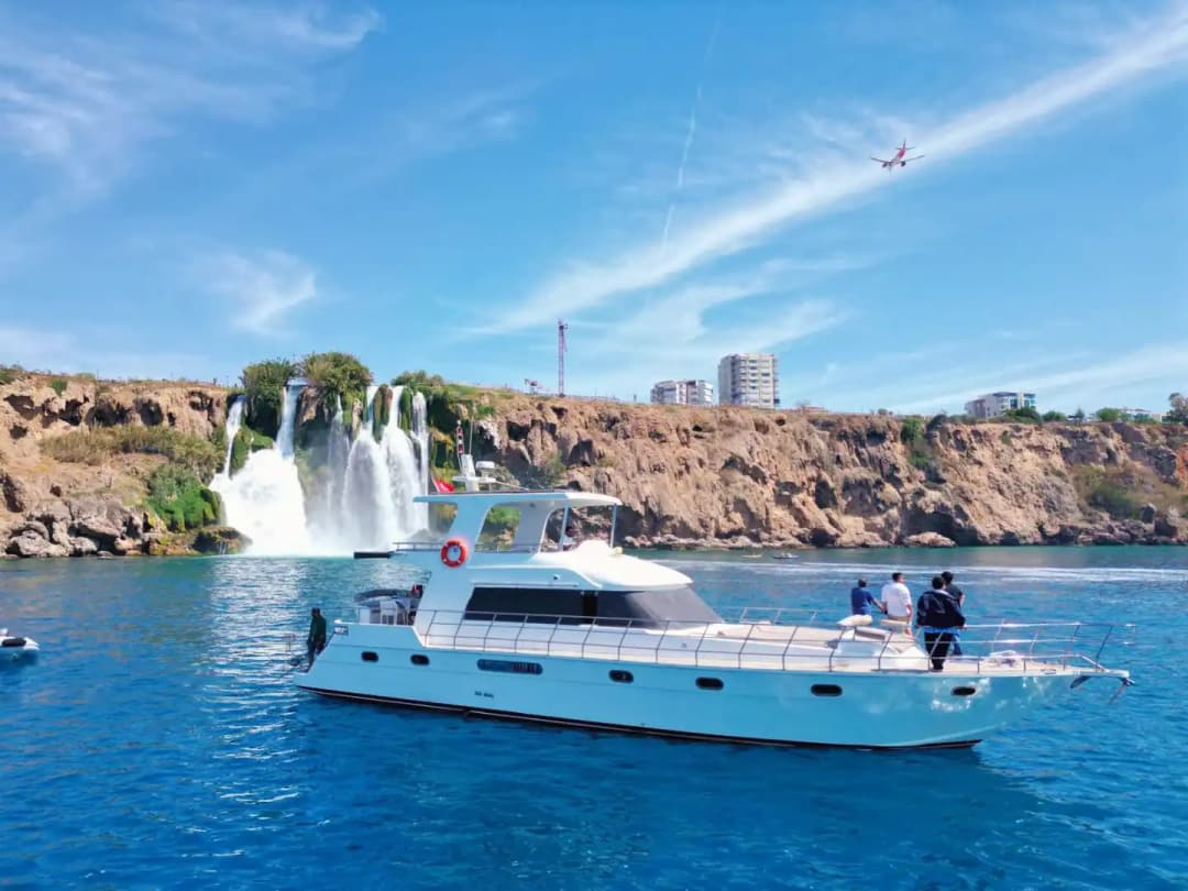 Antalya'da 2 Kabinli Özel Yapım Motoryat : 19,5 Metre Lüks Tekne Kiralama