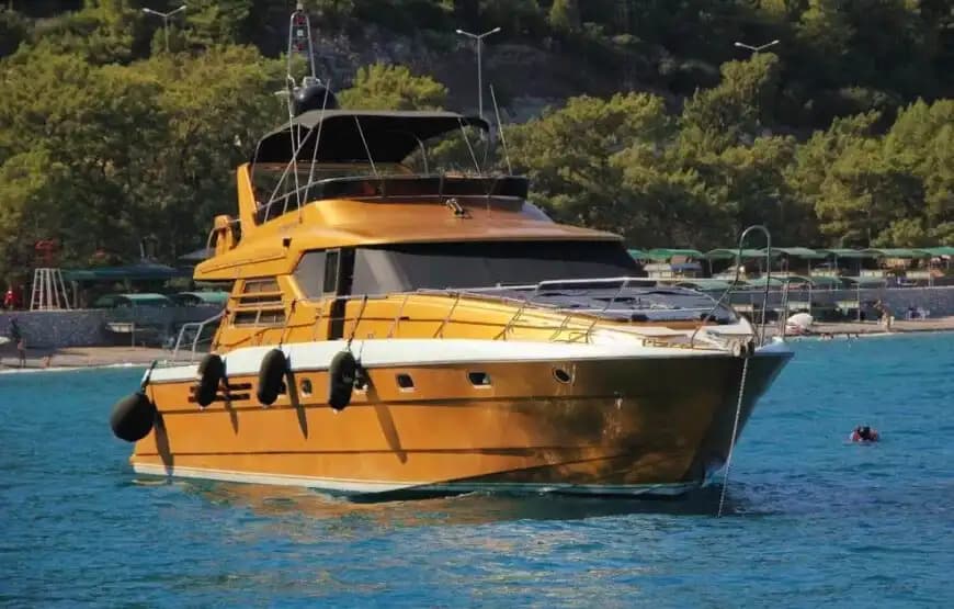 Antalya'da 23 Metrelik Princess Marka Motoryat : 4 Kabinli Lüks ve Konforlu Mavi Yolculuk