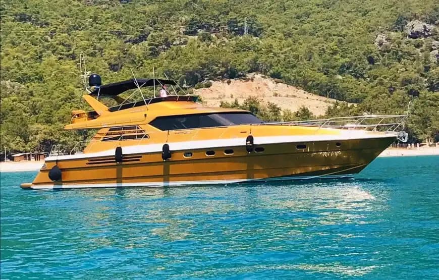 Antalya'da 23 Metrelik Princess Marka Motoryat : 4 Kabinli Lüks ve Konforlu Mavi Yolculuk