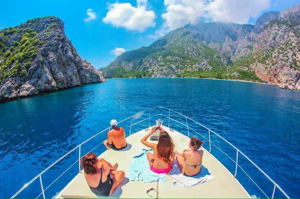 Antalya'da Princess 15 Metre Motoryat ile Gezi, Yüzme ve Özel Partiler