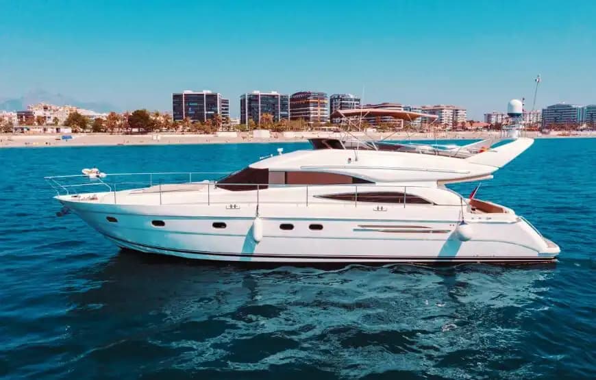 Antalya'da 18 Metre Motoryat ile Masmavi Sularda Özel Gezi ve Yüzme 3