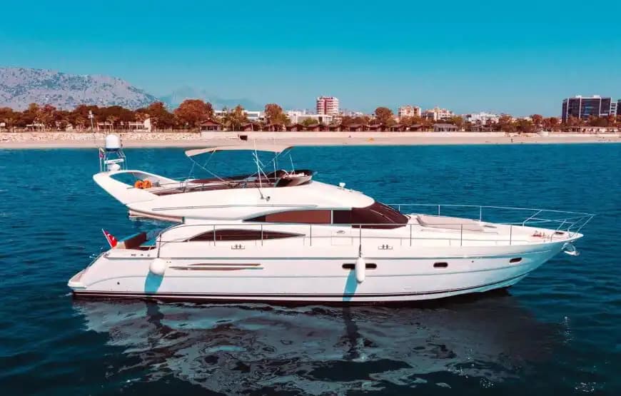 Antalya'da 18 Metre Motoryat ile Masmavi Sularda Özel Gezi ve Yüzme
