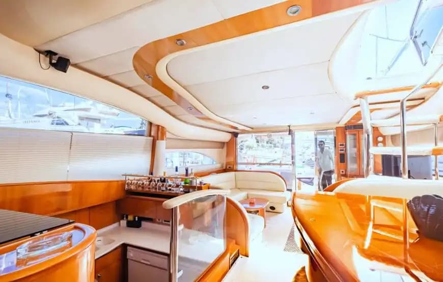 Antalya'da 18 Metre Motoryat ile Masmavi Sularda Özel Gezi ve Yüzme 7