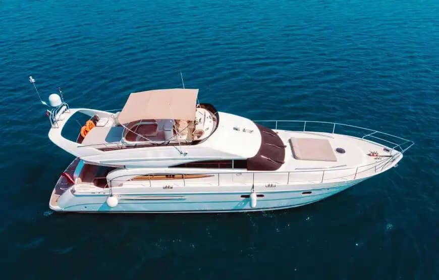 Antalya'da 18 Metre Motoryat ile Masmavi Sularda Özel Gezi ve Yüzme - Yatta Evlilik Yıldönümü