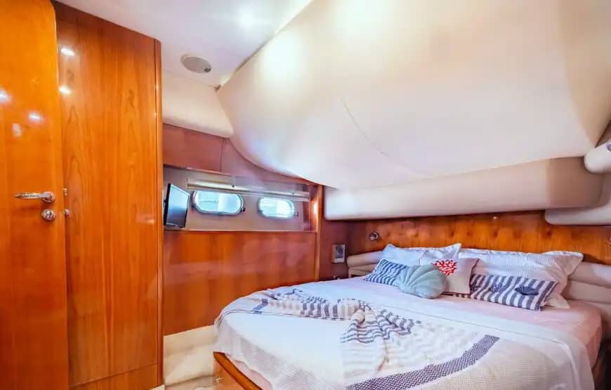 Antalya'da 18 Metre Motoryat ile Masmavi Sularda Özel Gezi ve Yüzme 9