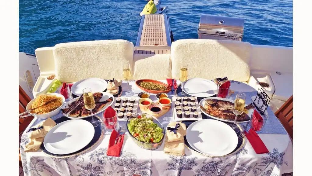 Azimut 17 Metre Lüks Yat ile  Antalya'nın Turkuaz Sularında Gezi, Yüzme ve Çok Özel Organizasyonlar 7