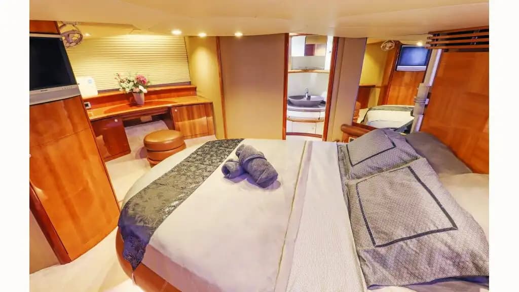 Azimut 17 Metre Lüks Yat ile  Antalya'nın Turkuaz Sularında Gezi, Yüzme ve Çok Özel Organizasyonlar 17