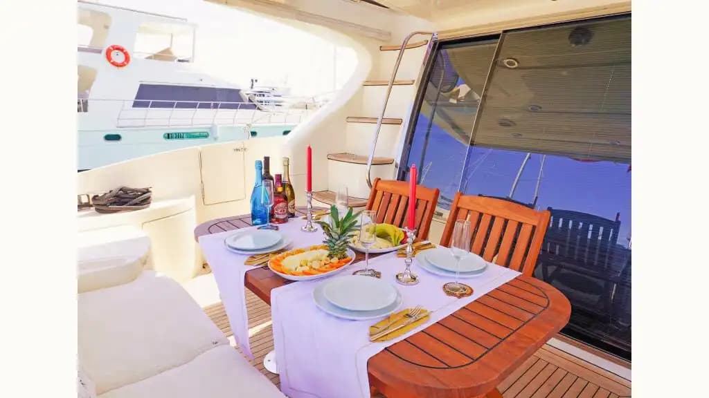 Azimut 17 Metre Lüks Yat ile  Antalya'nın Turkuaz Sularında Gezi, Yüzme ve Çok Özel Organizasyonlar 8