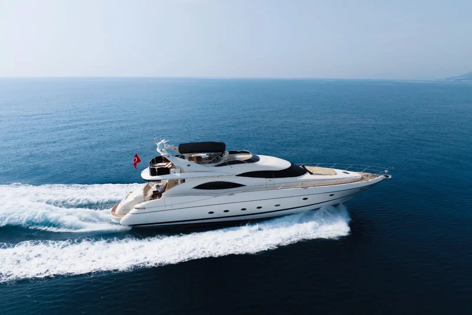 Antalya Sunseeker 27 Metre Motoryat ile Lüks ve Konforlu Mavi Yolculuk Deneyimi 6