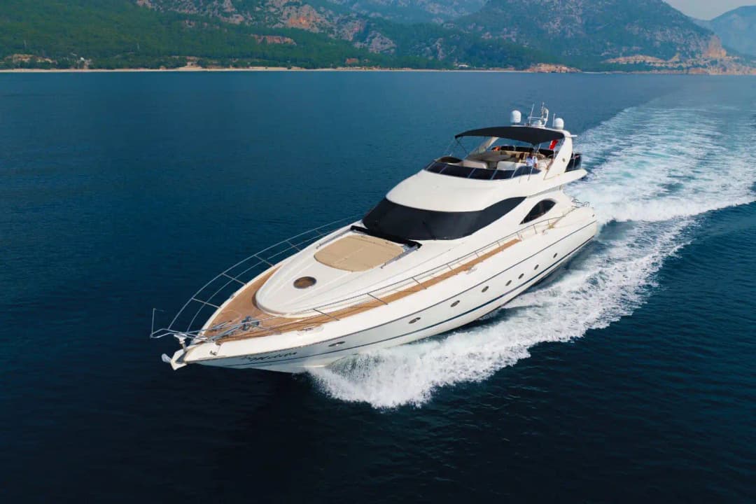 Antalya Sunseeker 27 Metre Motoryat ile Lüks ve Konforlu Mavi Yolculuk Deneyimi