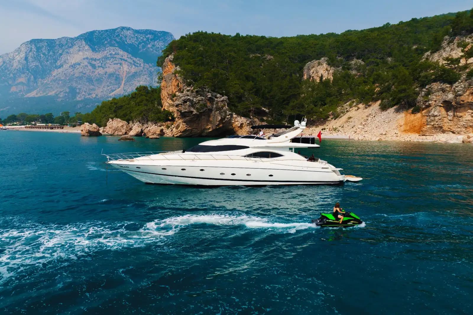 Antalya Sunseeker 27 Metre Motoryat ile Lüks ve Konforlu Mavi Yolculuk Deneyimi 4