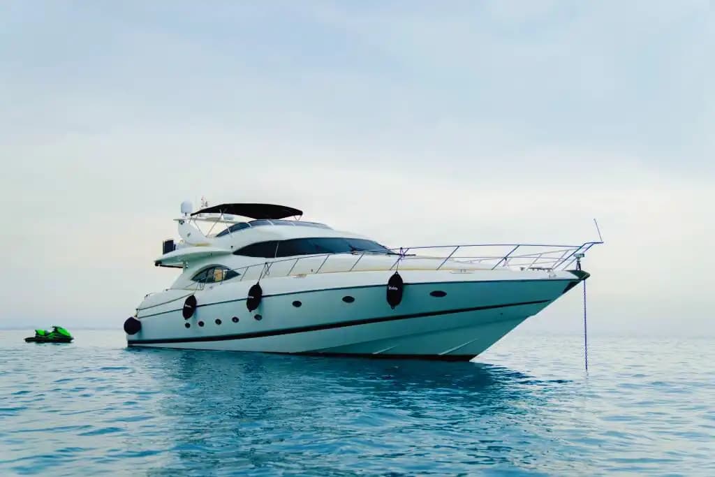Antalya Sunseeker 27 Metre Motoryat ile Lüks ve Konforlu Mavi Yolculuk Deneyimi