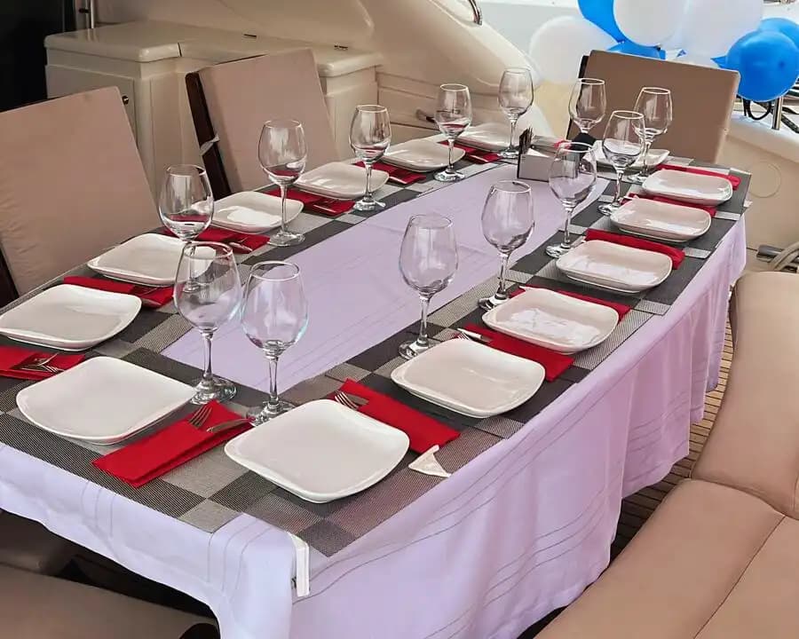 Antalya Sunseeker 27 Metre Motoryat ile Lüks ve Konforlu Mavi Yolculuk Deneyimi 9