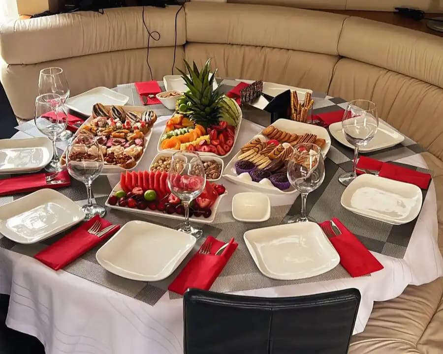 Antalya Sunseeker 27 Metre Motoryat ile Lüks ve Konforlu Mavi Yolculuk Deneyimi 8