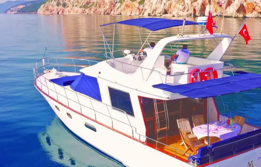 Antalya’nın Muhteşem Koylarında, 21 Metre Uzunluğunda, 12 Kişilik Lüks Yat