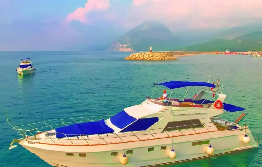 Antalya’nın Muhteşem Koylarında, 21 Metre Uzunluğunda, 12 Kişilik Lüks Yat