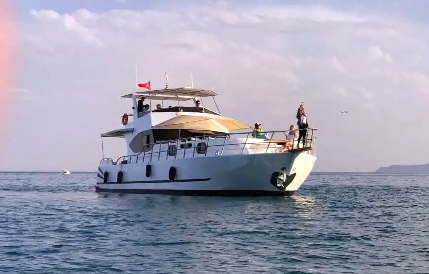 Antalya'da Günübirlik Özel Tekne 24 Kişiye Kadar Akdeniz'in Eşsiz Sularına Konforlu Yolculuk