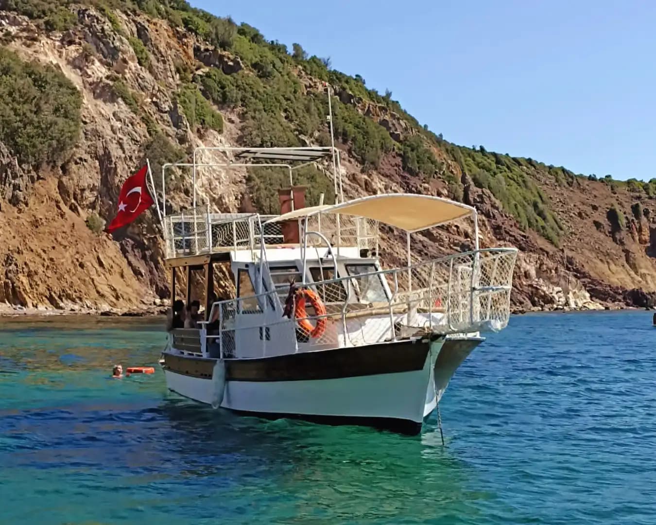 Ayvalık’ta Ekonomik 12 Kişiye Kadar Kapasiteli Tekne Gezi ve Yüzme İçin İdeal 9