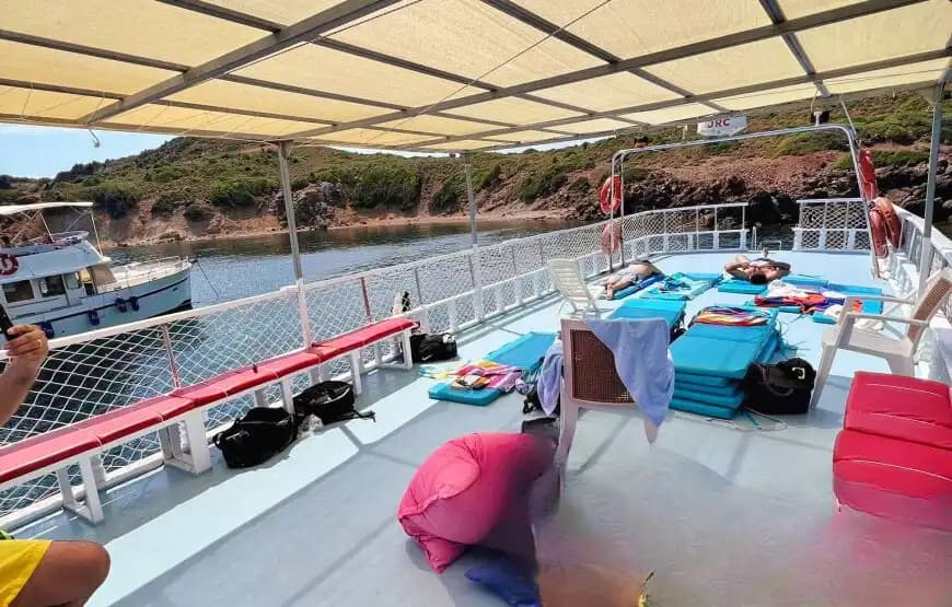 Ayvalık’ta 15 Metrelik Özel Yapım Lüks Tekne: 25 Kişilik Günübirlik ve Saatlik 5