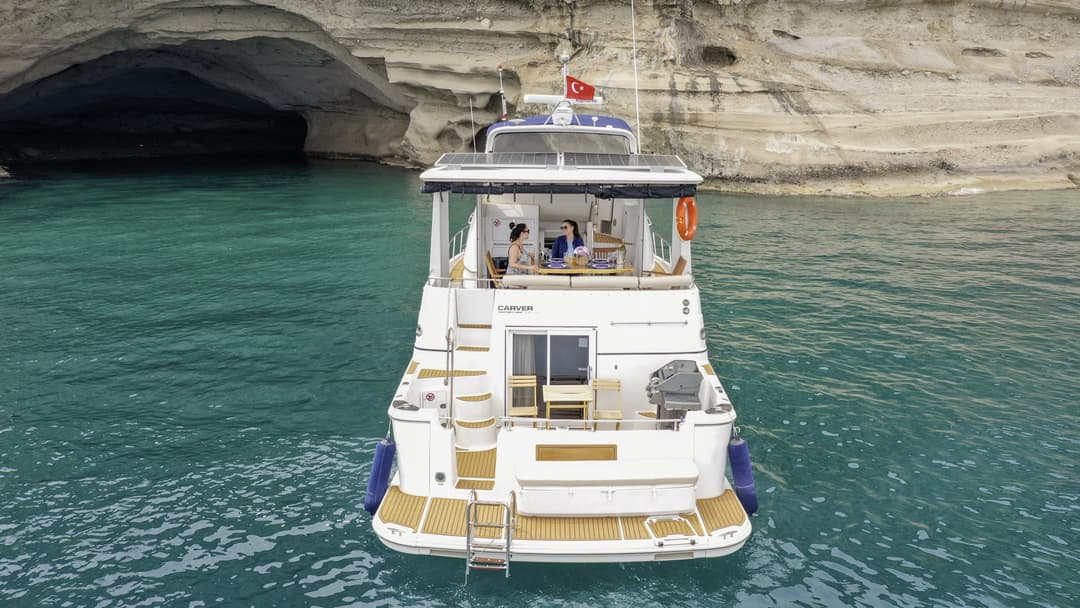 Kemer'in Berrak Sularında 15 Metre Lüks Yat ile Unutulmaz Anılar: 10 Kişilik Deniz Macerası!