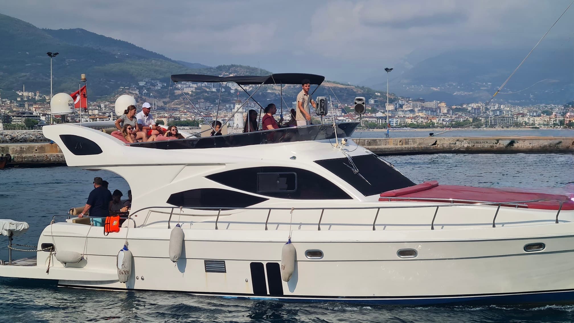 Alanya’da Mavi Yolculuk İçin Özel Tasarımlı Lüks Yat