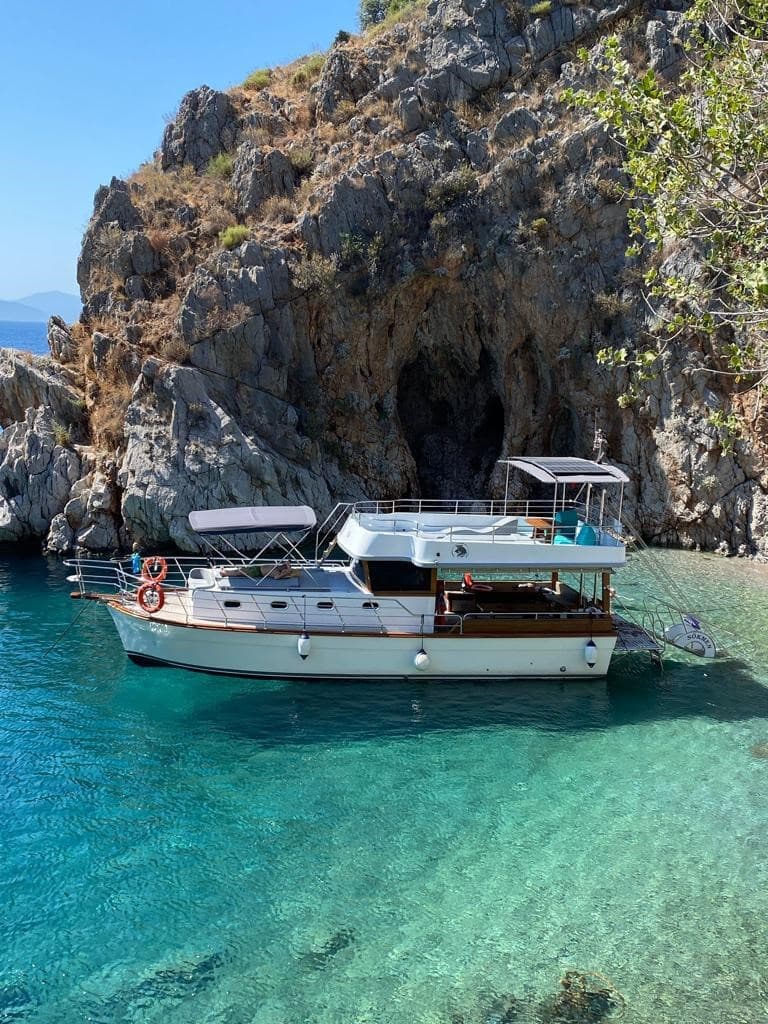 12 Kişilik Standart Motoryat ile Fethiye Koylarında Konforlu ve Keyifli Bir Gün 3