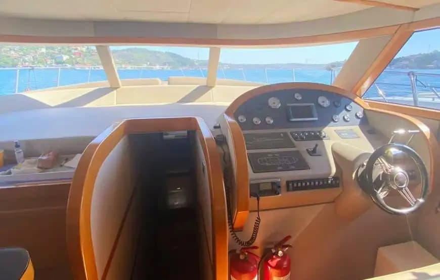 Boğaz’da Günübirlik veya Saatlik Yat Kiralama ile Keyifli Bir Kaçış 12