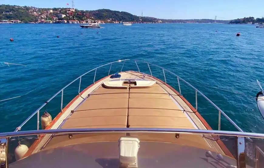 Boğaz’da Günübirlik veya Saatlik Yat Kiralama ile Keyifli Bir Kaçış 9