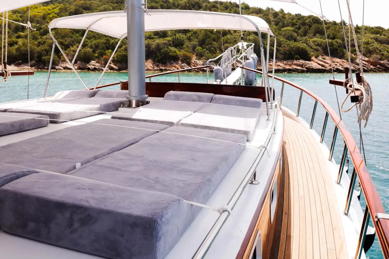 Bodrum'un Muhteşem Koylarında, 15 Metre, 2 Kabinli Butik Gulet 17