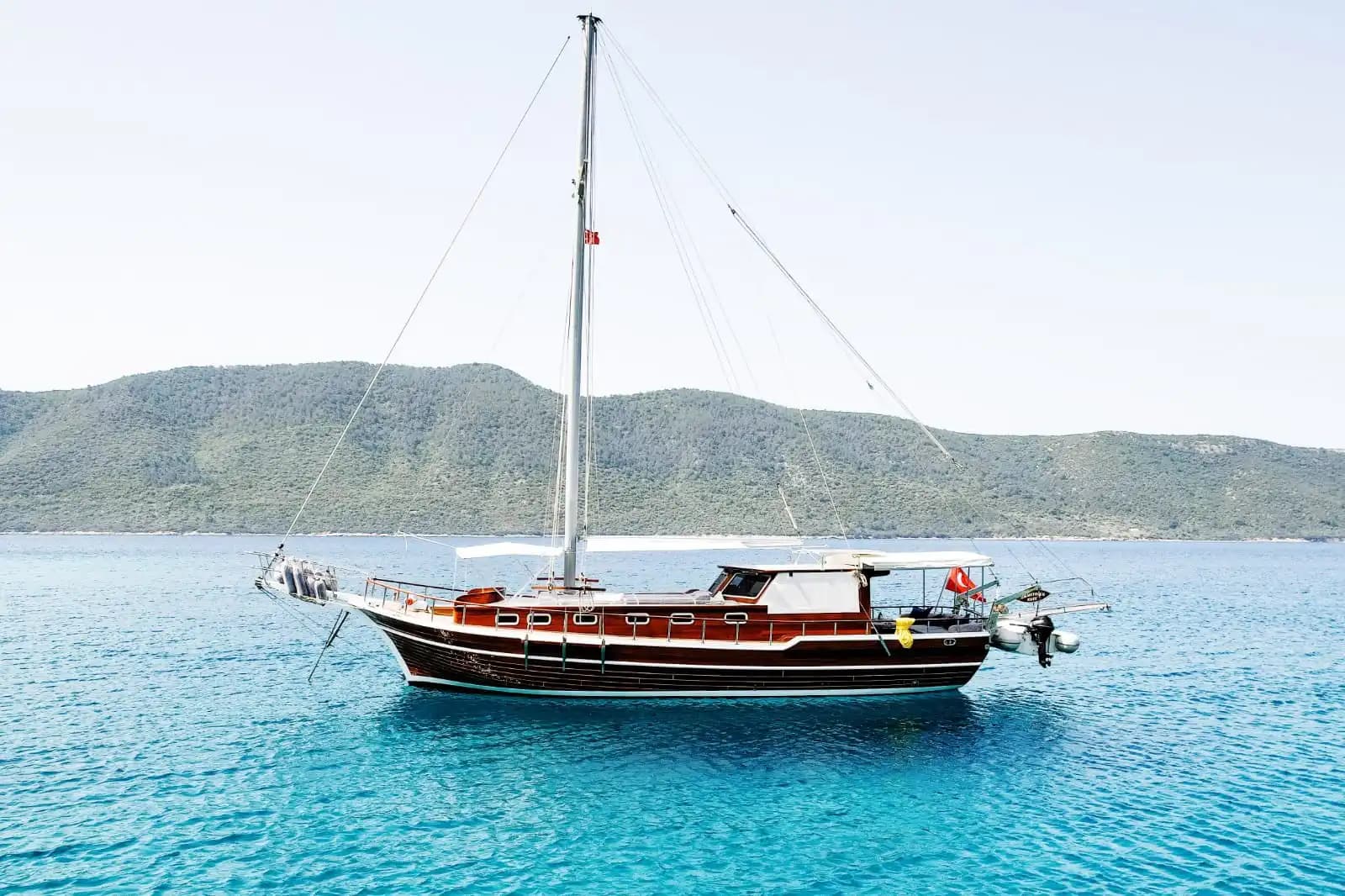 Bodrum'un Muhteşem Koylarında, 15 Metre, 2 Kabinli Butik Gulet 8