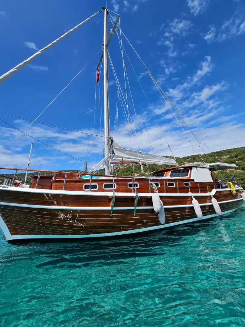 Bodrum'un Muhteşem Koylarında, 15 Metre, 2 Kabinli Butik Gulet 10